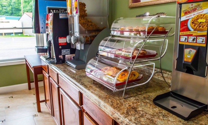 Clairton Hotel | Econo Lodge Jefferson Hills Hwy 51