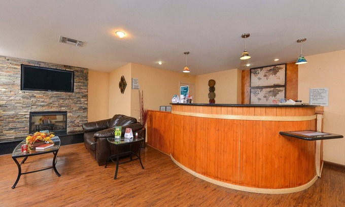 Junction Hotel | Econo Lodge Junction