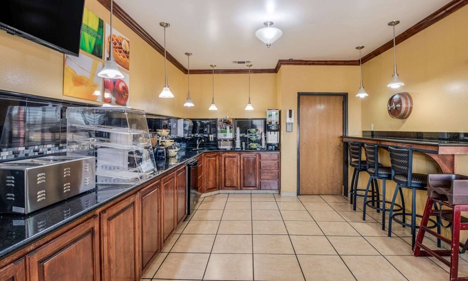 Lubbock Hotel | Econo Lodge Lubbock I-27