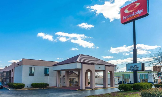 Clarksville Hotel | Econo Lodge & Suites Clarksville near Governors Square Mall