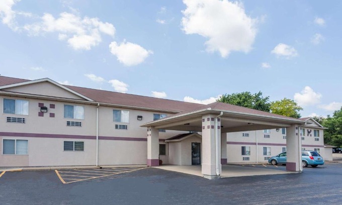 Chillicothe Cabin | Econo Lodge