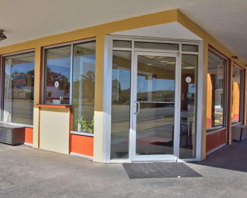 Donalsonville Cabin | Econo Lodge