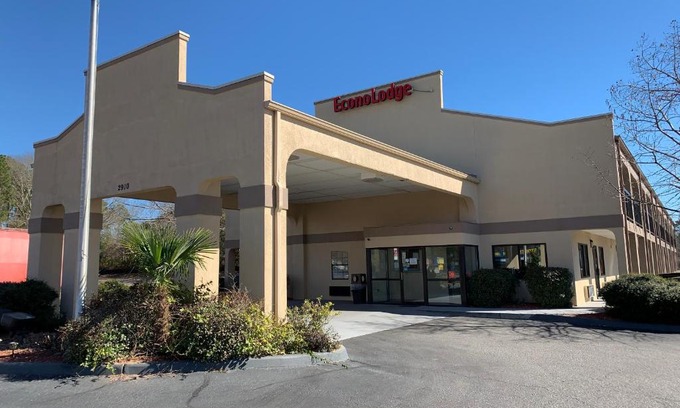 Dothan Cabin | Econo Lodge