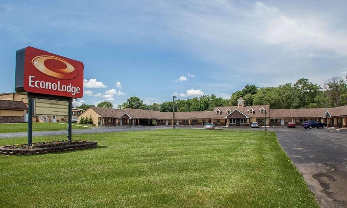 Newton Cabin | Econo Lodge