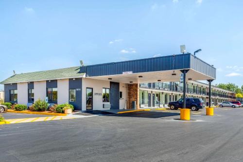 Joliet Cabin | Econo Lodge