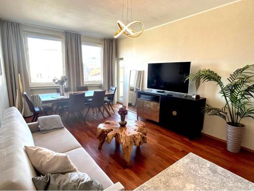 Nordstadt Apartment | ED-große, moderne Wohnung in zentraler Lage, mit Balkon, Lift und Parkplatz