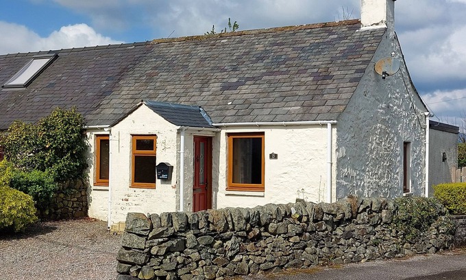Saint John's Town of Dalry Cottage | EDGE HILL, pet friendly, with open fire in St. John's Town Of Dalry