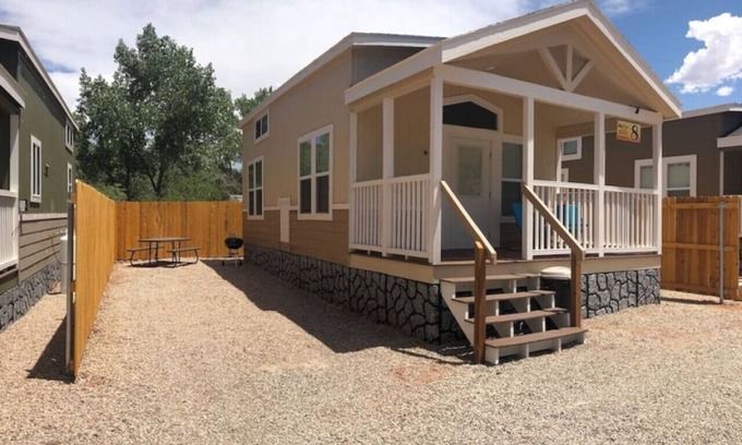 Moab House | Edge of the Desert La Sal Vista Cabin #08