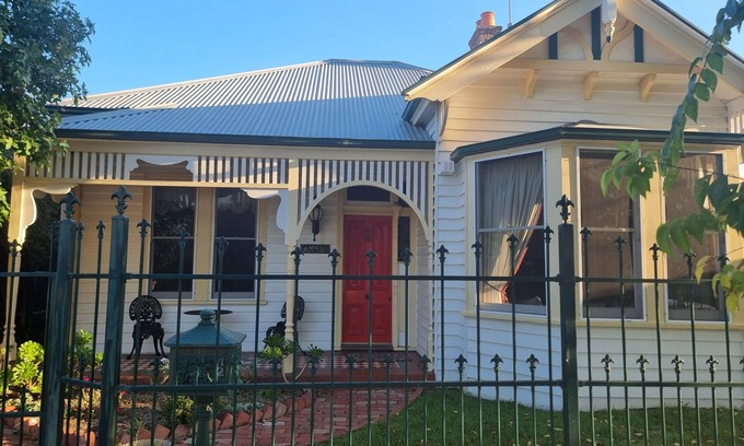 Geelong House | Edwardian home close to GMHBA and centre of Geelong
