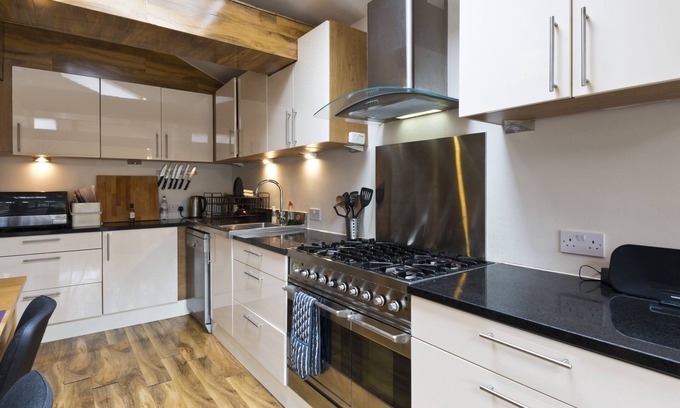 Runnymede House | Egham House serviced apartment near Staines, Windsor, Ascot, Heathrow -sleeps 6