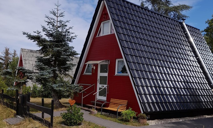 Dockweiler House | Eifeler Finnhaus, secluded location, on the edge of the forest, with fireplace and sauna house