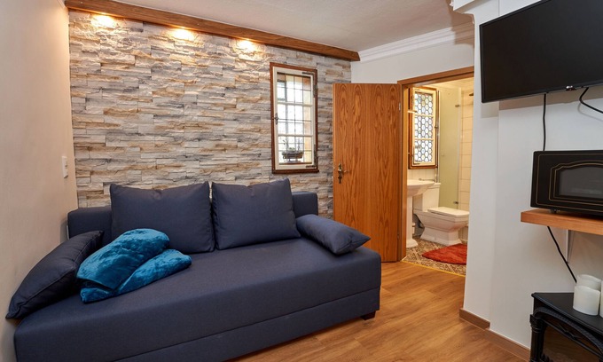 Ulmen Apartment | Eifelstuben with charm - Stollenstube, studio for 1-2 pers. directly at the lake/castle