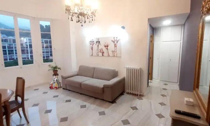 Menton Apartment | Elégant, Lumineux,Central 2pièces à 200m de la mer