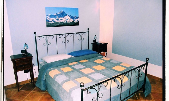 Flesie Bed & Breakfast | EL CAVAJER) blue room