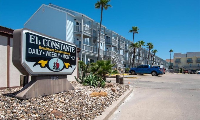 Corpus Christi House | El Constante 128K