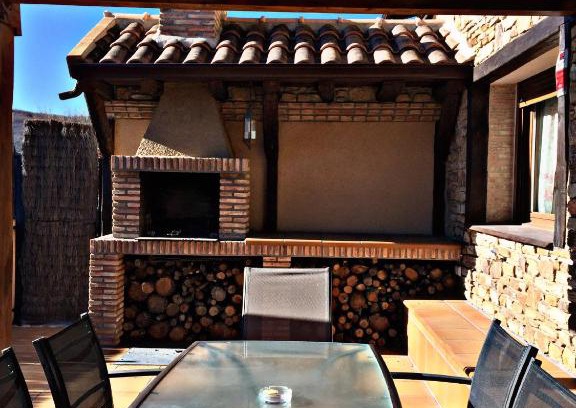 Horcajuelo de la Sierra House | El Corral De Concejo