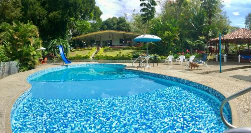 Pereira House | El Jardín de los Colibríes - Pereira, Risaralda