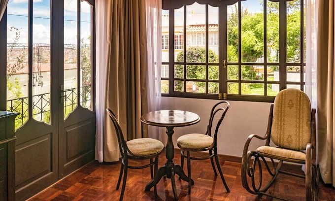 Sucre Bed & Breakfast | El Jardin De Su Merced B&B