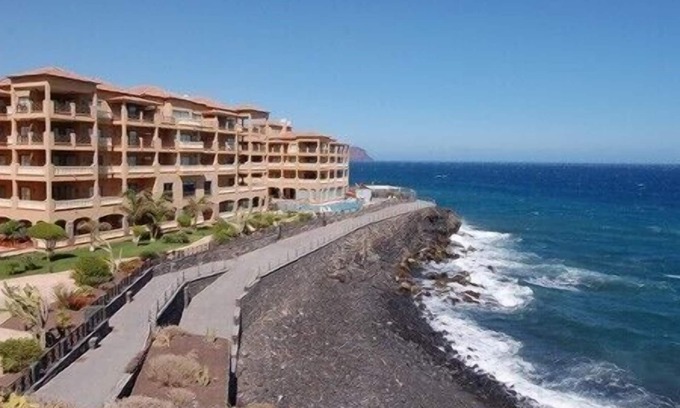 San Miguel de Abona Apartment | El Nautico Suites Luxurious Apartment, - Free WiFi - in Apartment.