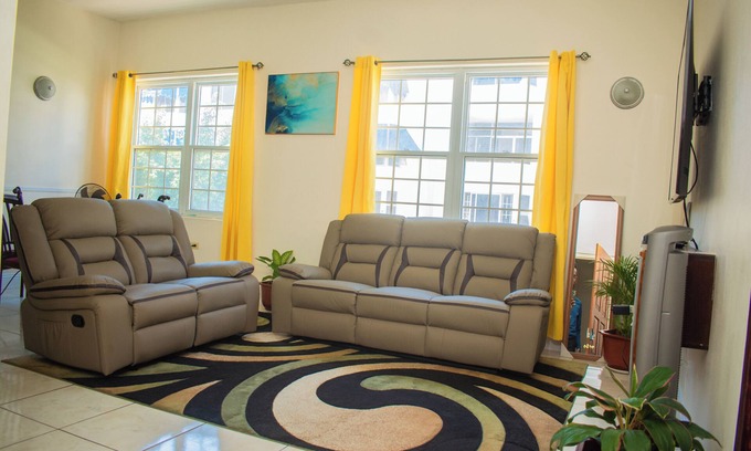 New Kingston House | El Paraíso @ The Westbury Cozy 2BR Apt in New Kingston