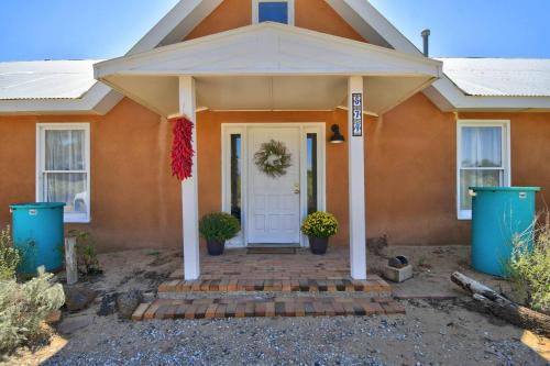Corrales House | El Ranchito Alegre Taos-Style 3BR in Corrales
