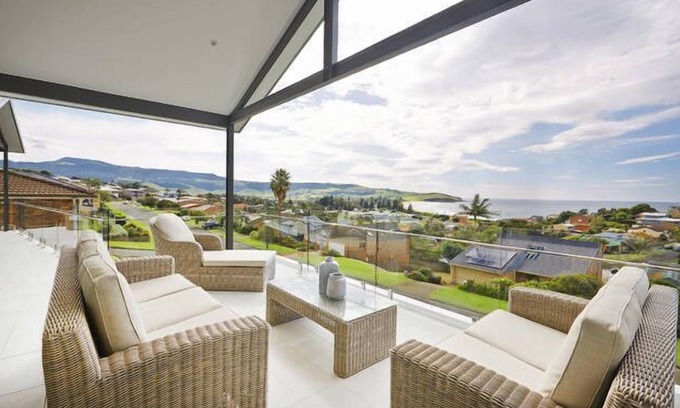 Gerringong House | Elandra on Gerringong - Boasting Postcard Beach Views
