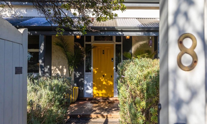 Port Elliot Cottage | ELANORA ROSE IS WITHIN CLOSE WALKING TO SHOPS, CAFES AND THE PT ELLIOT BAKERY