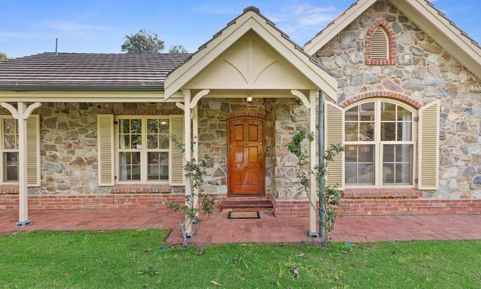 Carrickalinga House | Elcott House - Carrickalinga - C21 SouthCoast Holidays