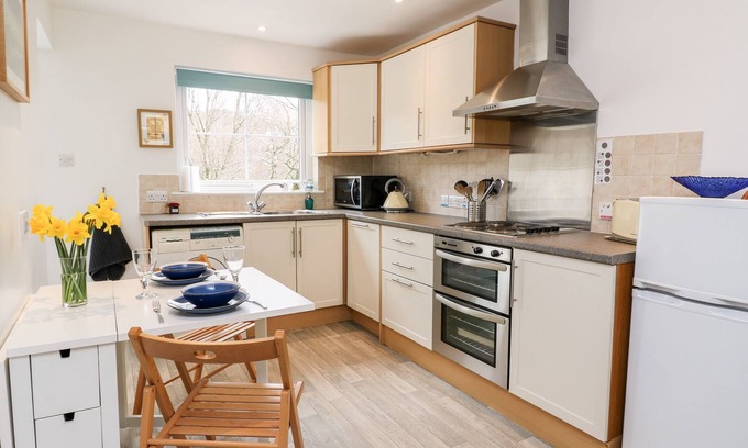 Craobh Haven Cottage | ELDER COTTAGE, family friendly, with a garden in Craobh Haven