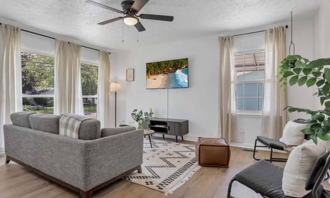 Westerville House | Electric Ave. - 3 BDR and Hot Tub