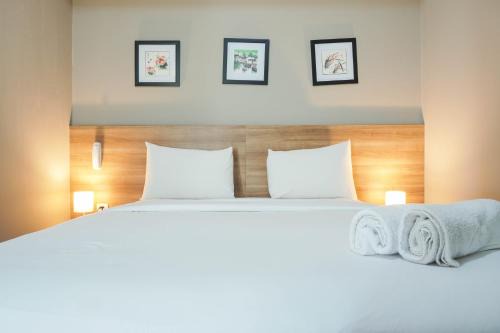 Cikarang Apartment | Elegant 1BR Apartment with Working Space Mustika Golf Residence By Travelio