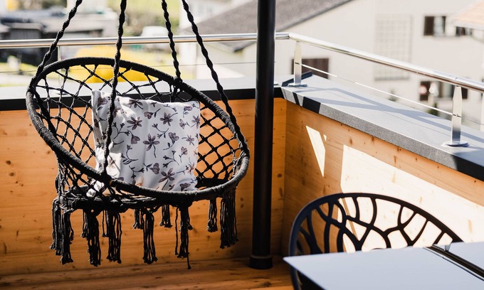 Hoerbranz Apartment | Elegant 2-room vacation apartment (1st floor) with 49sqm & covered balcony, close to the lake