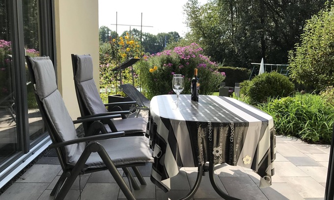 Niedernhausen Apartment | Elegant 2-room flat in the region Taunus, close to Rhine, Frankfurt, Mainz, Wi.