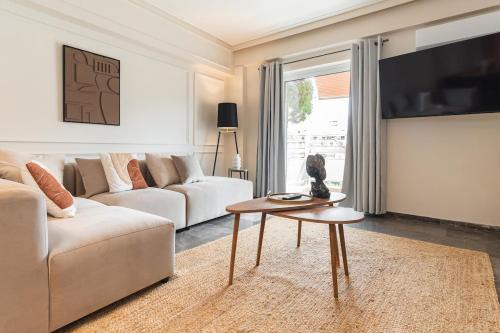 Karpenisi Apartment | Elegant 3 Bdr Apartment City Retreat in Kypseli