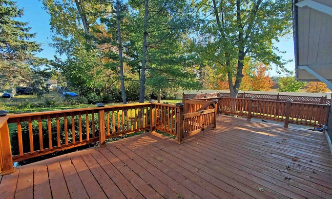 Wood Dale House | Elegant 3BD Chalet! 🌲15min to ORD/Train 2 Dwntwn!