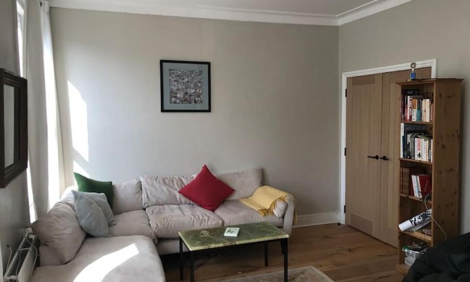 Stroud Green Apartment | Elegant 3bed Crouchend in style with roof terrace