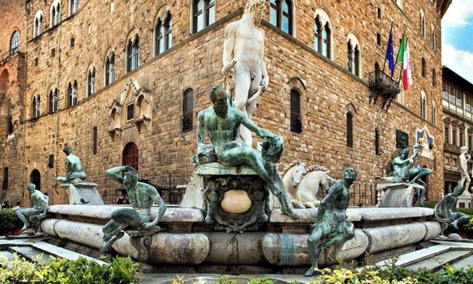 San Giovanni Apartment | Elegant 5-Bedroom Apartment in Piazza della Signoria, Florence