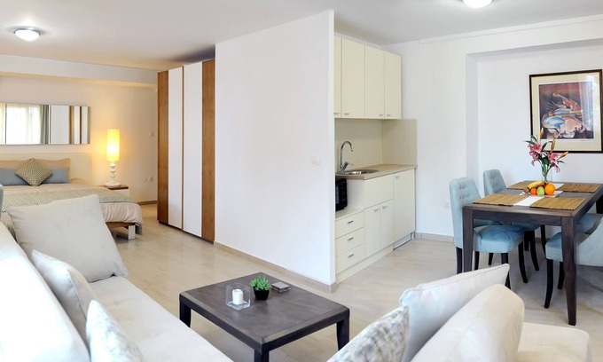 Ladadika Apartment | ELEGANT 5 * PLUS CITY CENTER APARTMENT