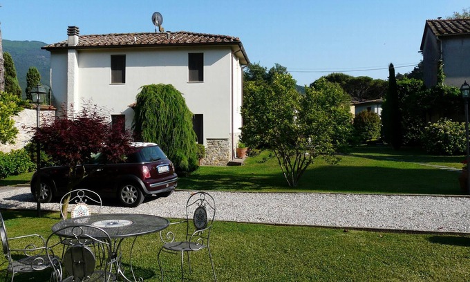 Santa Maria del Giudice House | Elegant apartment in a villa near Lucca,A/C,WI-Fi, village walking distance,A