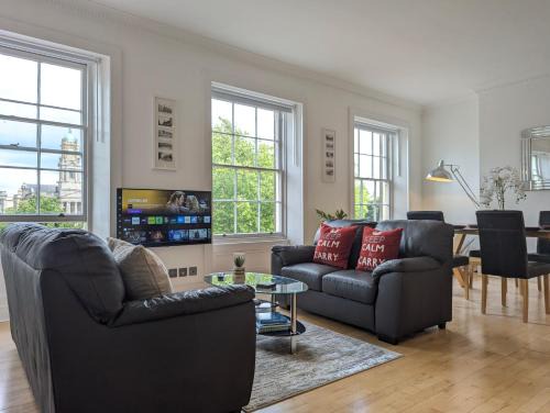 Birkenhead Apartment | Elegant Apartment In Hamilton Square Free Parking