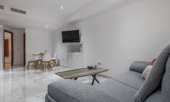 Triana Apartment | ELEGANT APARTMENT IN THE HEART OF SEVILLA- TRIANA