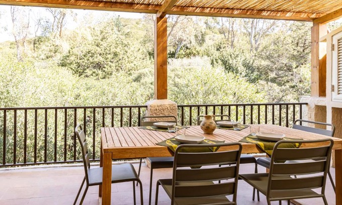 Pischina Salida Apartment | Elegant apt in a resort with pool and private beach