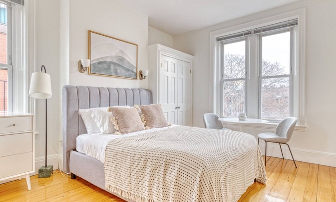Back Bay West Apartment | Elegant Back Bay Studio, steps from Newbury & T, by Blueground