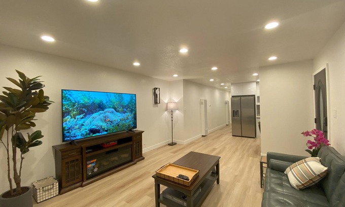 Sharp Park Condo | Elegant Beachside 2B1B Retreat Newly Renovated Free Parking 15min SF/SFO