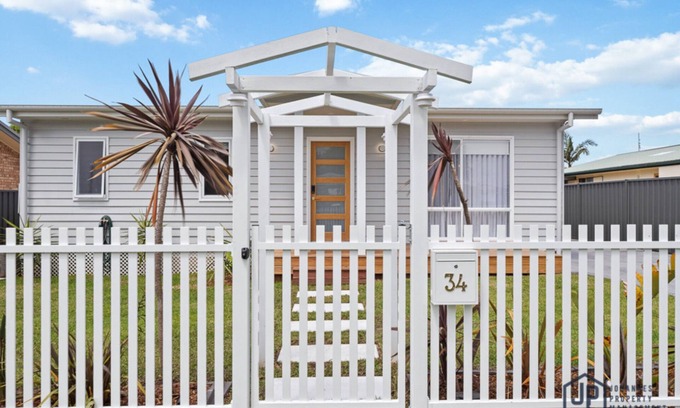 Tomakin House | Elegant Beachside Retreat with Luxurious Amenities