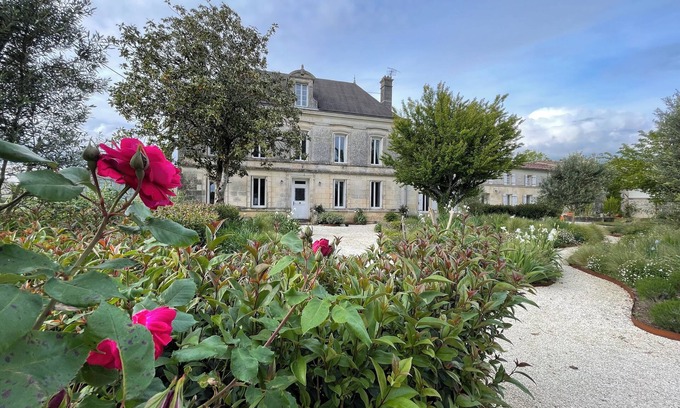 Gemozac House | Elegant, charming residence with landscaped garden