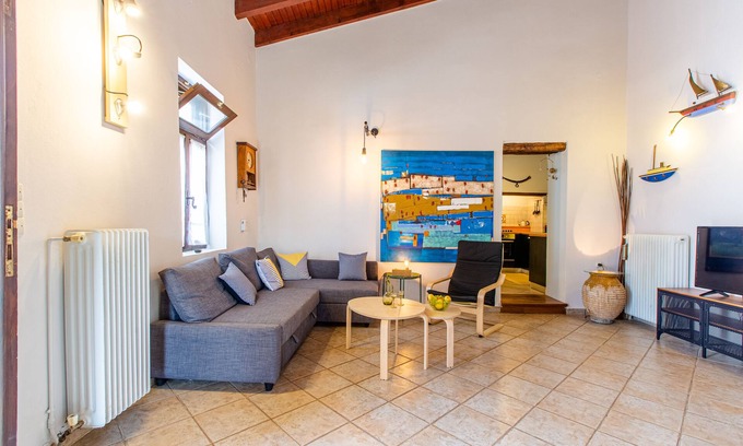 Perivolia House | ELEGANT COSY STONE HOUSE 6 km FROM CITY CENTER