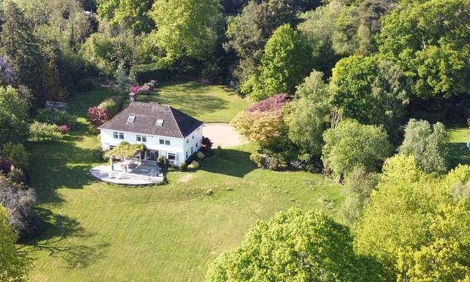 Cranbrook House | Elegant country family home near Sissinghurst, Scotney and Bodiam Castle