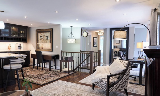 Guelph House | Elegant/Cozy Detached House For Large Family/Group