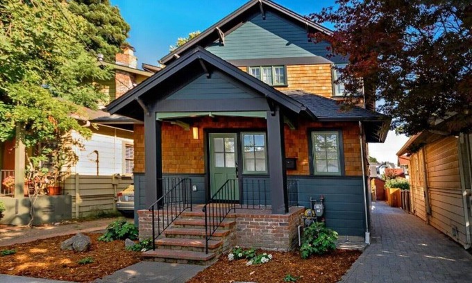 Rockridge House | Elegant Craftsman Home - Minutes From UC Berkeley